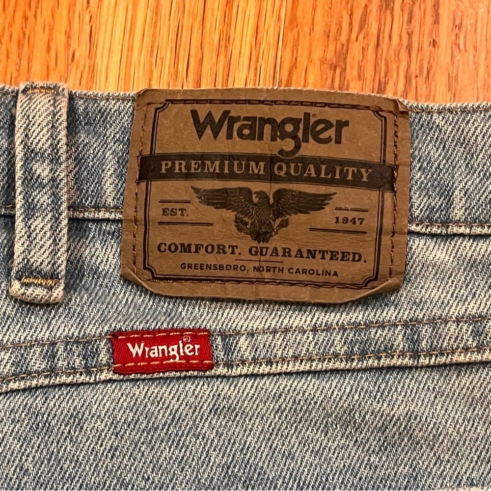 Wrangler Relaxed Fit Jeans Light Wash 34 x 30 - Picture 4 of 7